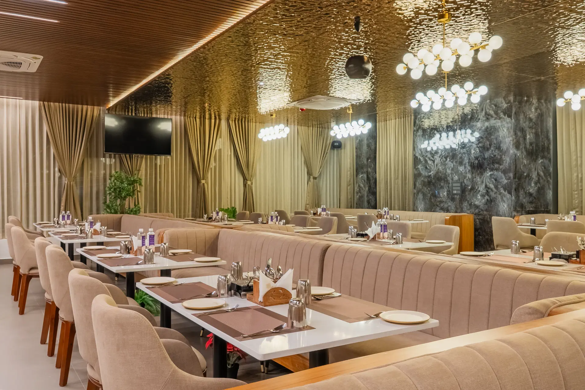 Hotel Diyanvi Reels